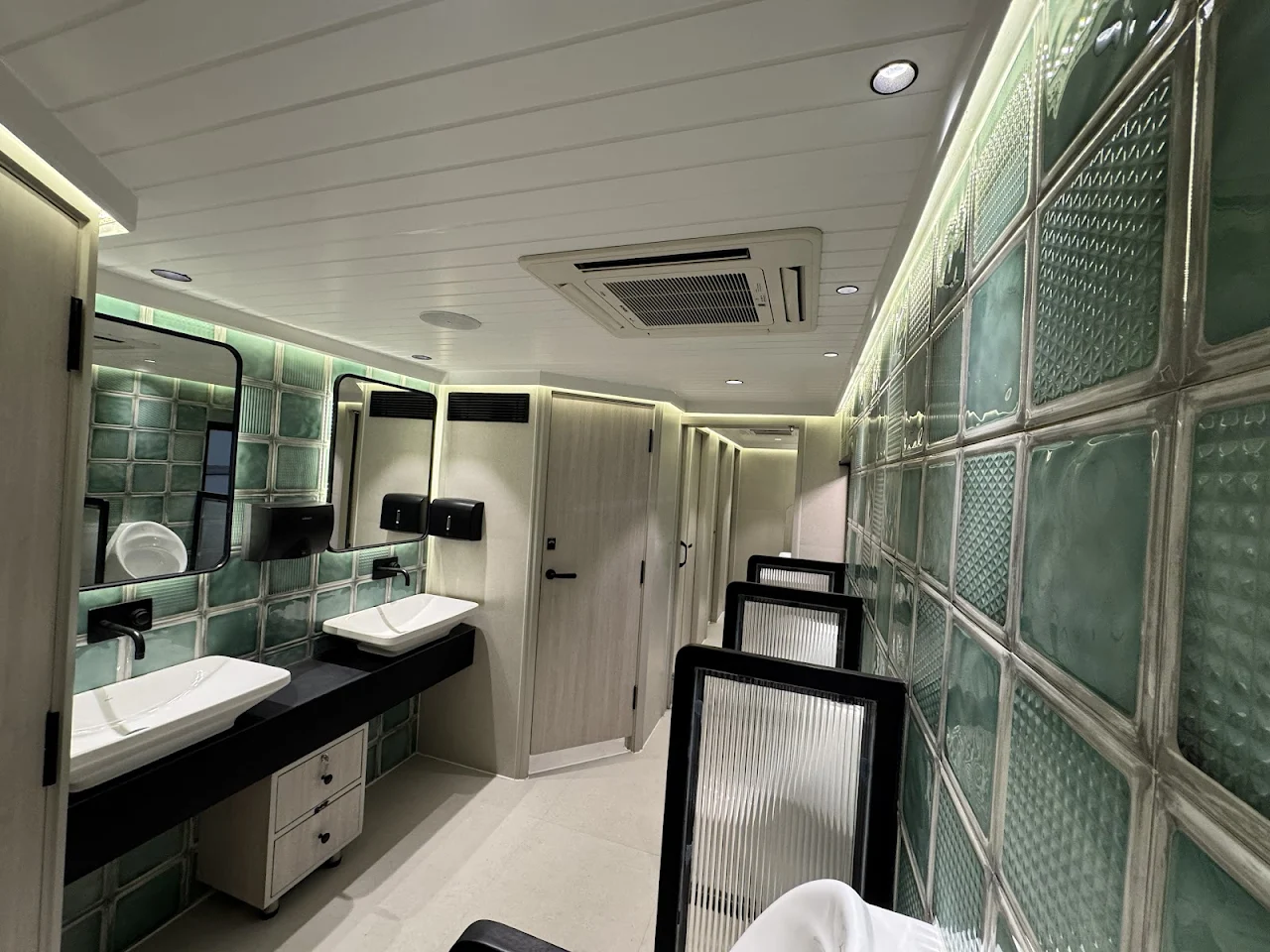 Elevating Mobile Comfort: Premium Mobile Toilets for Events, Travel & Luxury Use